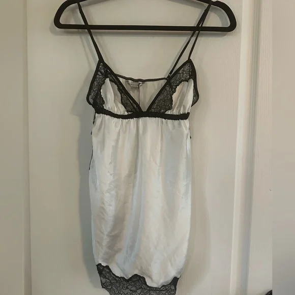NWT Victoria's Secret Black and White Lace Trim Chemise  Size M - Picture 1 of 3